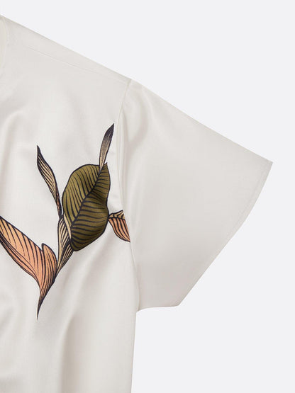 Midi-Kleid aus Satin mit kurzen Ärmeln und weißem Blättermotiv