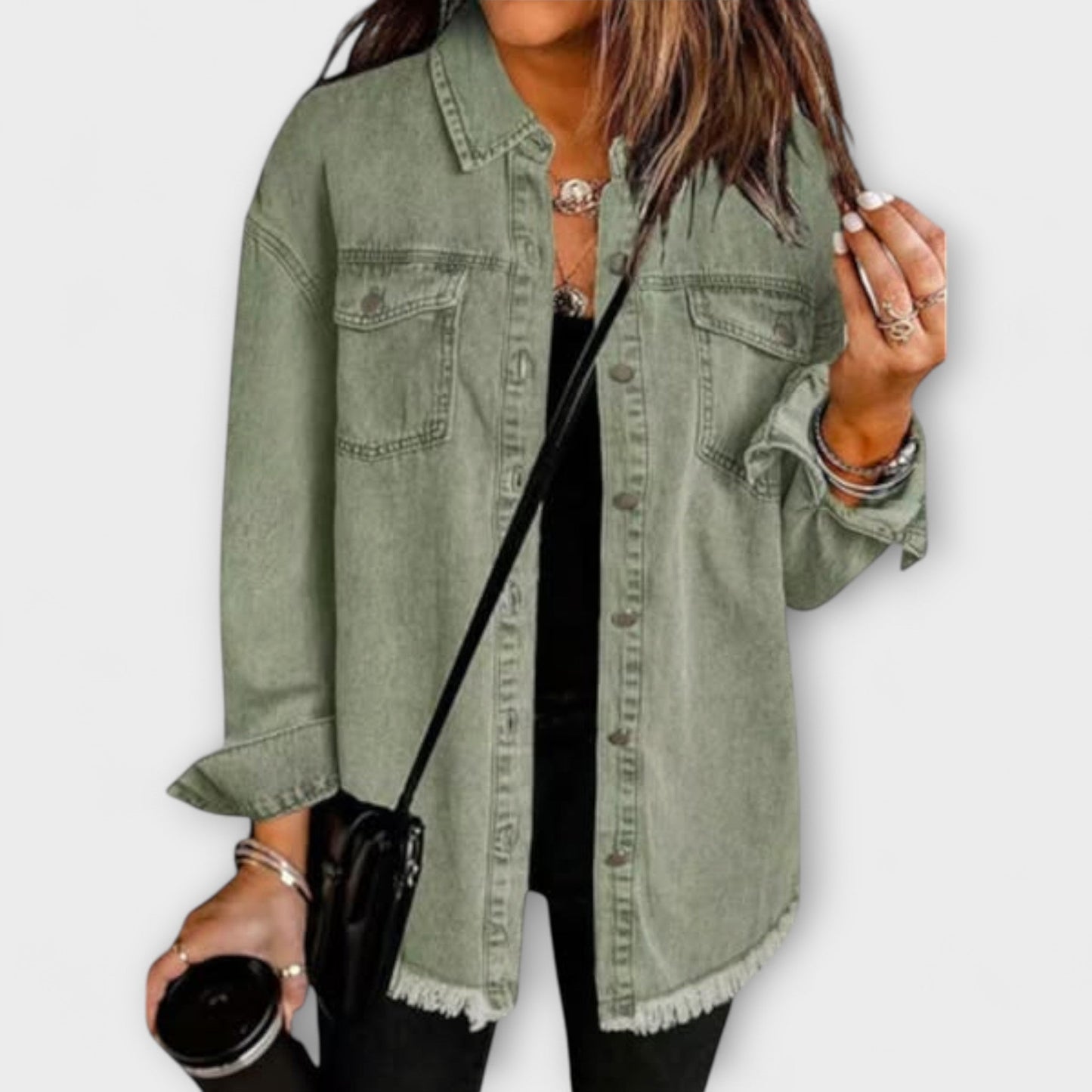 Sable – Locker geschnittenes Jeanshemd mit ausgefranstem Saum