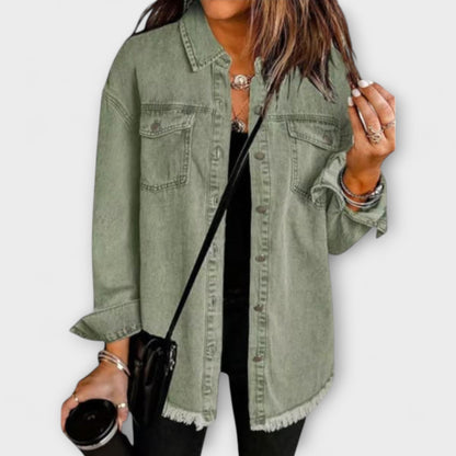 Sable – Locker geschnittenes Jeanshemd mit ausgefranstem Saum