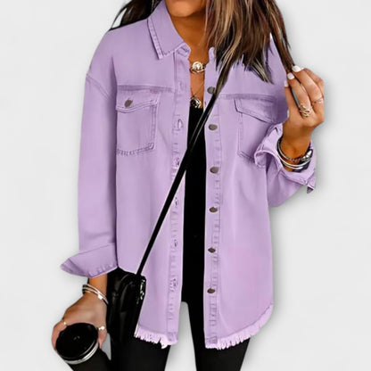 Sable – Locker geschnittenes Jeanshemd mit ausgefranstem Saum